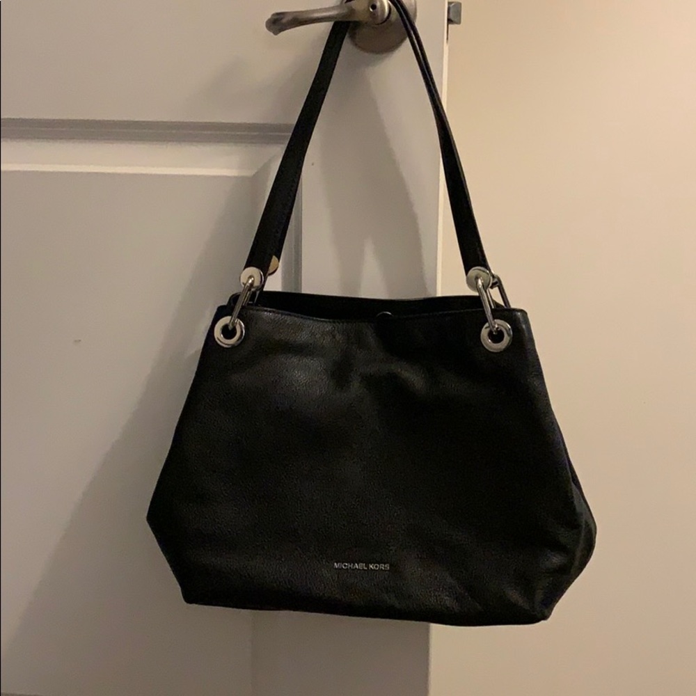 New Michael Kors LG Shoulder Tote- Leather